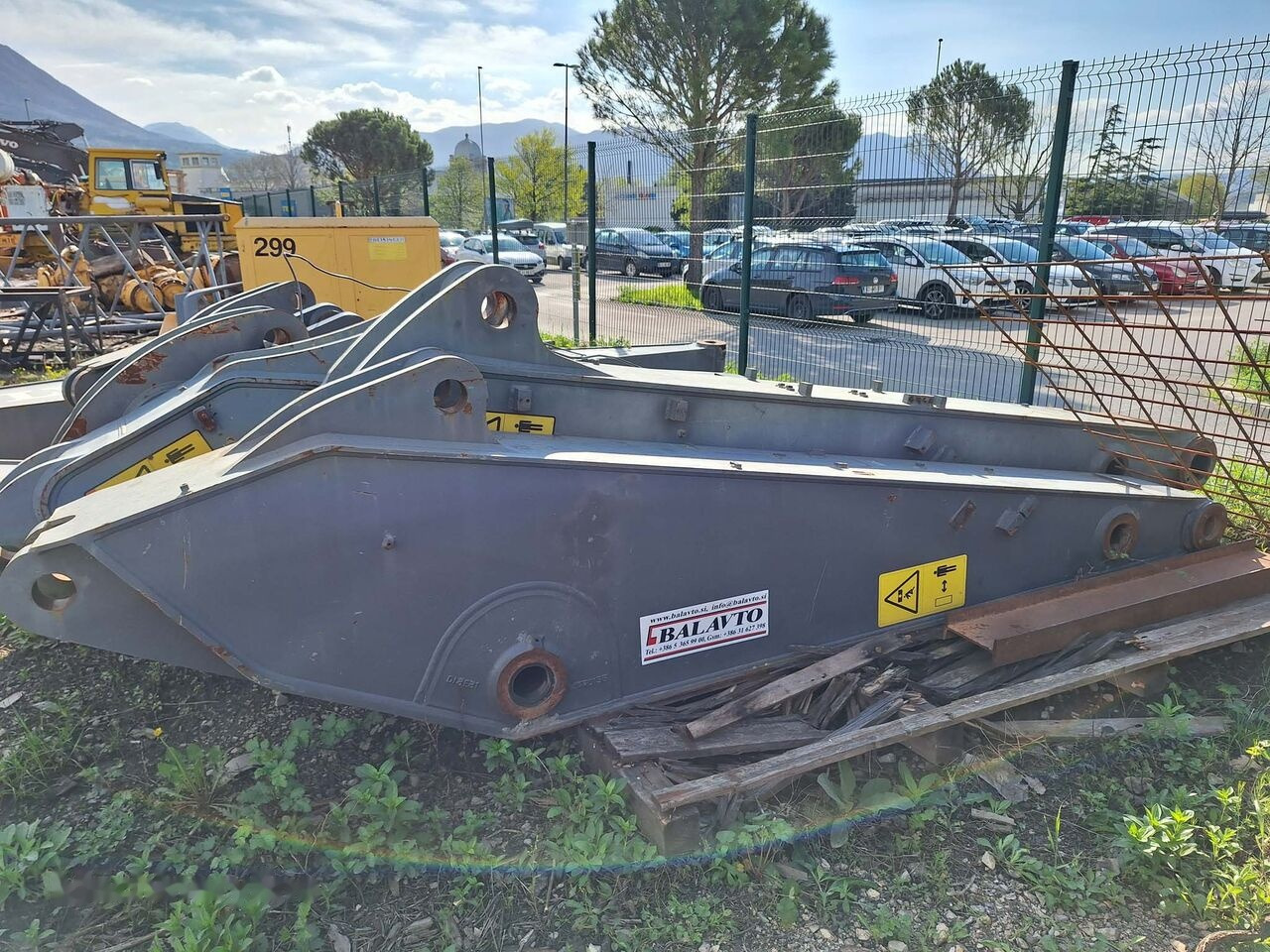 Volvo dipper arm 2600 mm 14577191 Volvo EC300D, EC300E - Flèche pour Pelle: photos 1 Volvo dipper arm 2600 mm 14577191 Volvo EC300D, EC300E - Flèche pour Pelle: photos 1