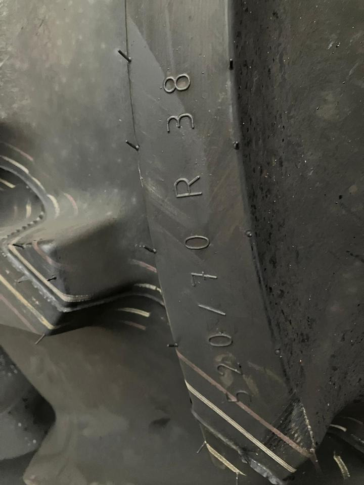 Rad Reifen Mitas 520/70R38 HC70 150D 153A8 Neu aus Umbereifung - Pneus et jantes: photos 2 Rad Reifen Mitas 520/70R38 HC70 150D 153A8 Neu aus Umbereifung - Pneus et jantes: photos 2