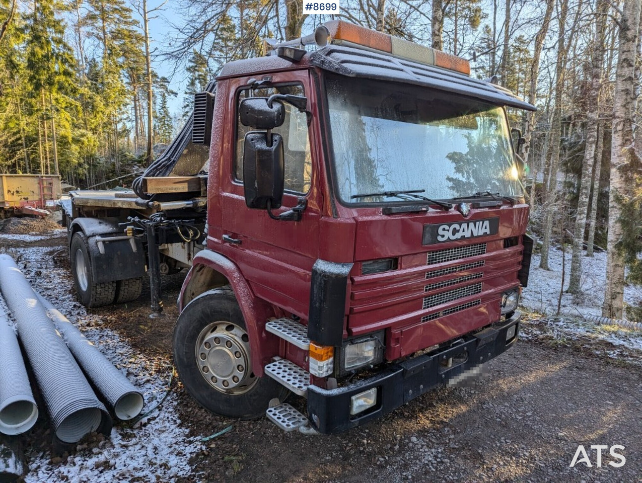 A-tractor Scania P93 with machine trailer and crane (SEE VIDEO) - Camion grue: photos 2 A-tractor Scania P93 with machine trailer and crane (SEE VIDEO) - Camion grue: photos 2