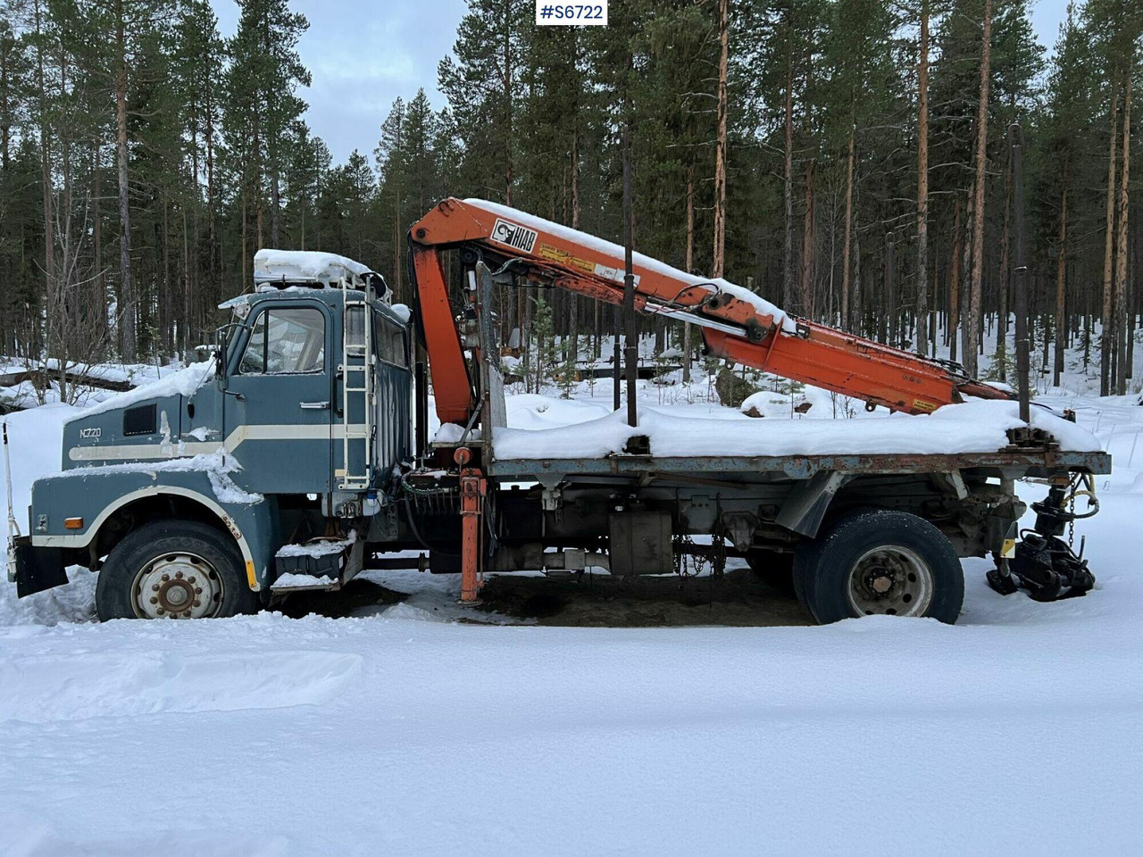 Crane Truck Volvo NO7-4X2-50-1-V with F7 Crane - Camion grue: photos 1 Crane Truck Volvo NO7-4X2-50-1-V with F7 Crane - Camion grue: photos 1
