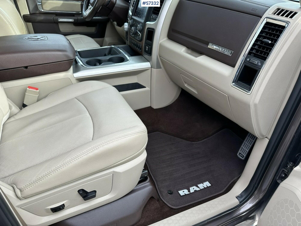 Dodge Ram 1500 Laramie, gasoline, serviced. - Pick-up: photos 4 Dodge Ram 1500 Laramie, gasoline, serviced. - Pick-up: photos 4