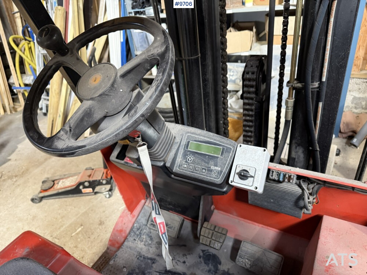 Forklift Clark CEM 25 — crédit-bail Forklift Clark CEM 25: photos 16