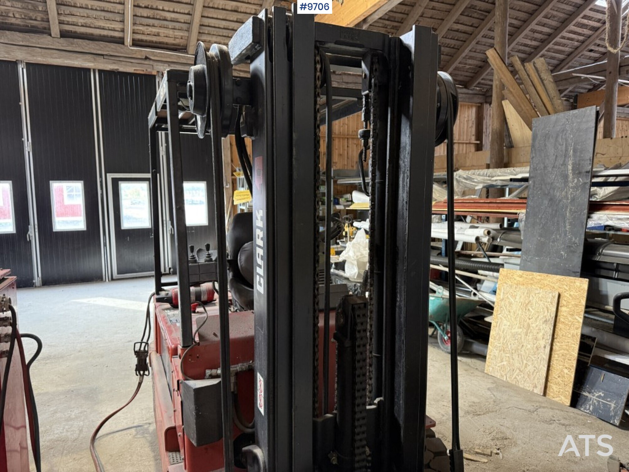 Forklift Clark CEM 25 — crédit-bail Forklift Clark CEM 25: photos 7