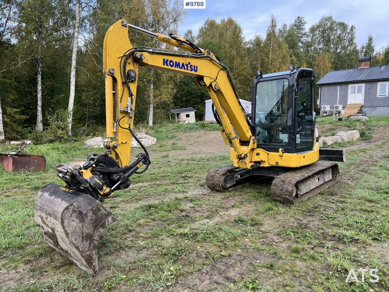 KOMATSU PC55MR-5E0 Excavator with attachments (SEE VIDEO) - Mini pelle: photos 1 KOMATSU PC55MR-5E0 Excavator with attachments (SEE VIDEO) - Mini pelle: photos 1