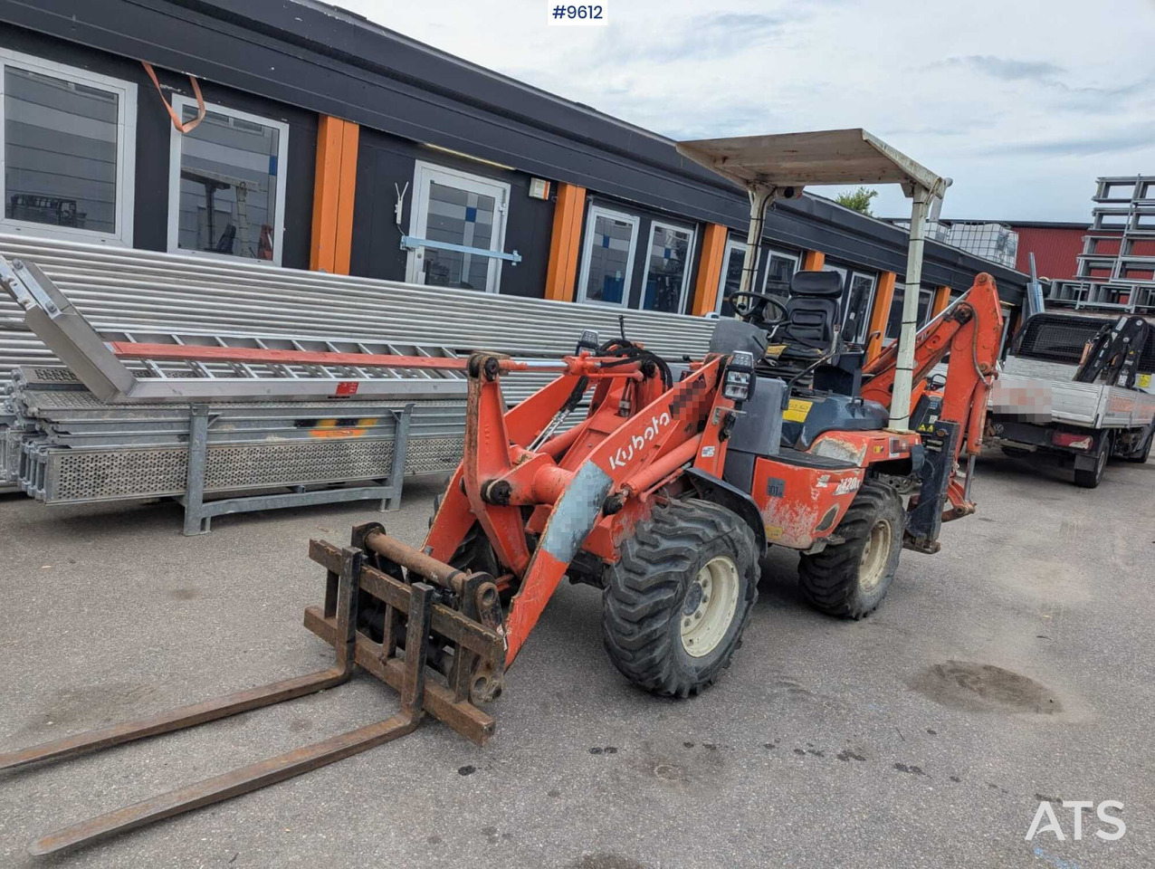 Kubota backhoe loader - Tractopelle: photos 1 Kubota backhoe loader - Tractopelle: photos 1