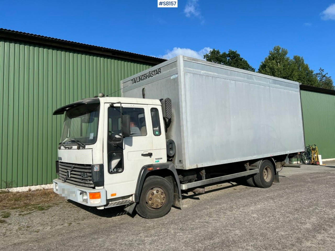 Rebuild boxtruck Volvo FL 608 to a horsetruck - SEE VIDEO - Camion chevaux: photos 2 Rebuild boxtruck Volvo FL 608 to a horsetruck - SEE VIDEO - Camion chevaux: photos 2