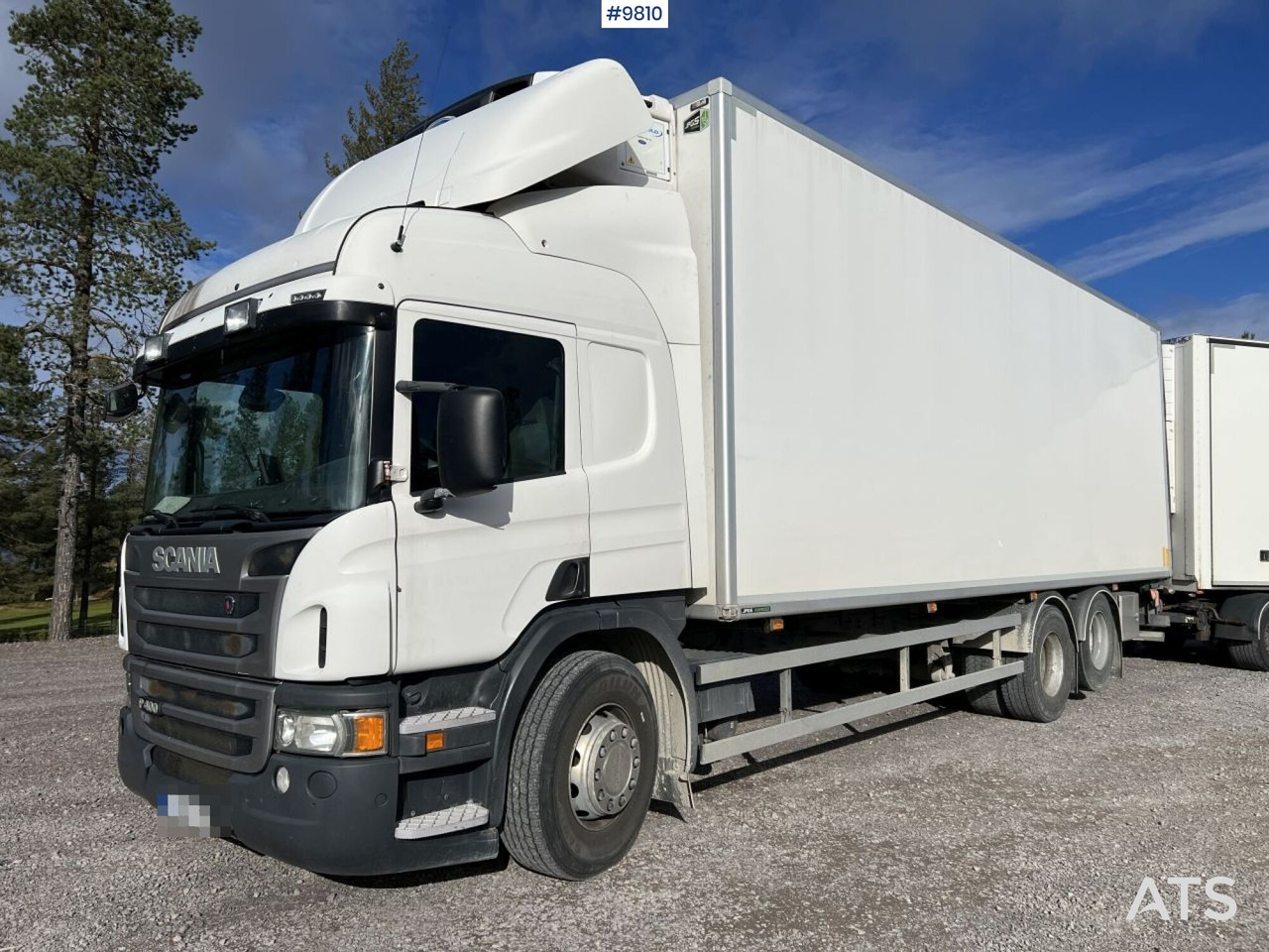 Scania P400 Box truck with tail lift - Camion fourgon: photos 1 Scania P400 Box truck with tail lift - Camion fourgon: photos 1
