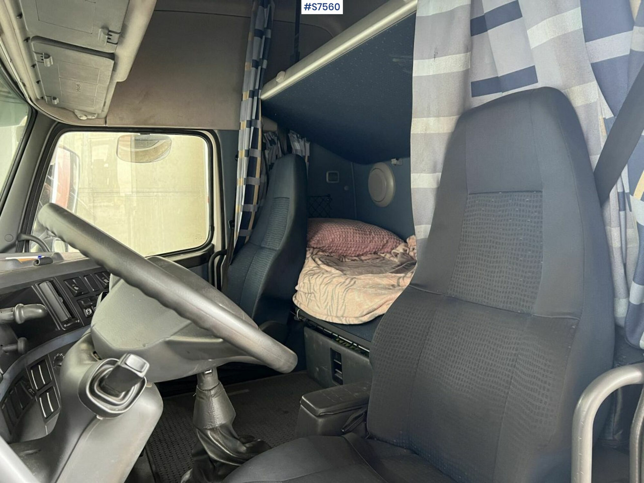 Tow Truck Volvo FH400 with Epsilon 110Z crane - Tracteur routier: photos 4 Tow Truck Volvo FH400 with Epsilon 110Z crane - Tracteur routier: photos 4