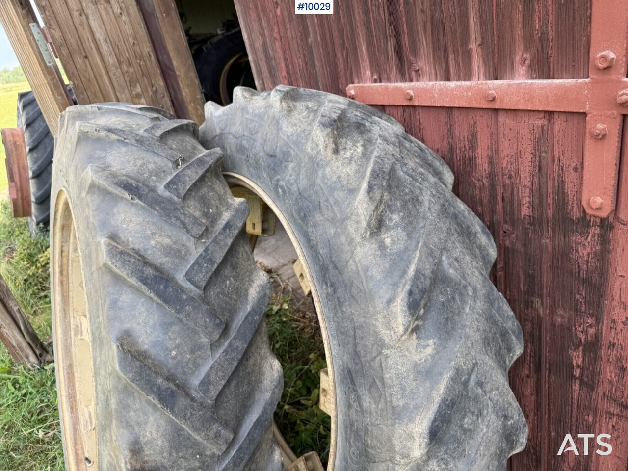 Traktordäck med ringar Goodyear 13.6-38 (4,500:- ex moms) - Roue complète pour Tracteur agricole: photos 2 Traktordäck med ringar Goodyear 13.6-38 (4,500:- ex moms) - Roue complète pour Tracteur agricole: photos 2