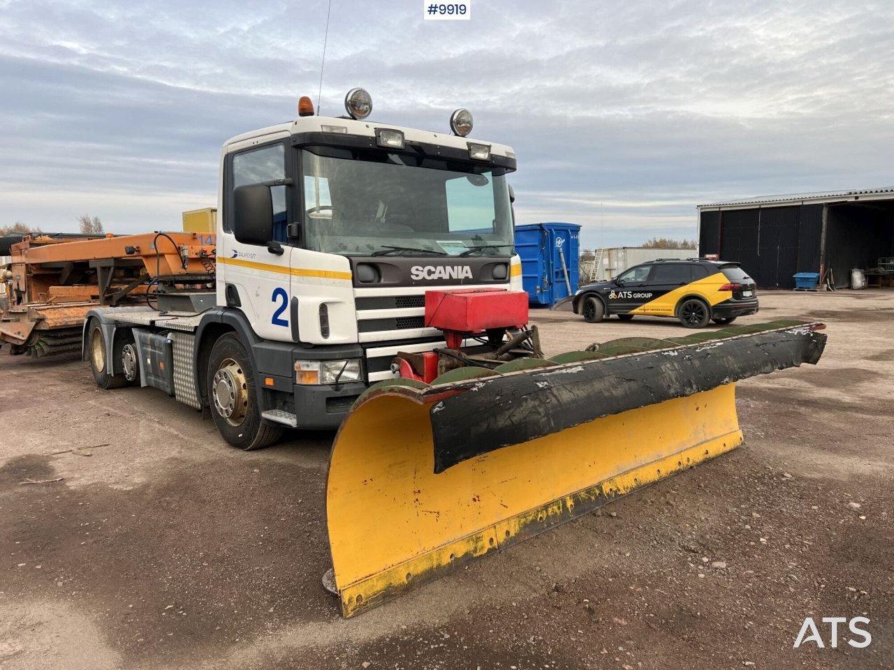 Unregistered Scania P94 snow plow truck with sweeper roller - Engin de déneigement: photos 1 Unregistered Scania P94 snow plow truck with sweeper roller - Engin de déneigement: photos 1