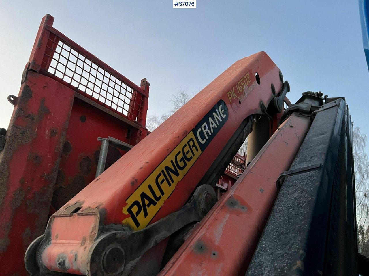 Volvo FM 400 6*2 Crane Truck with tiltable flatbed Palfinger PK16502 - Camion grue: photos 4 Volvo FM 400 6*2 Crane Truck with tiltable flatbed Palfinger PK16502 - Camion grue: photos 4