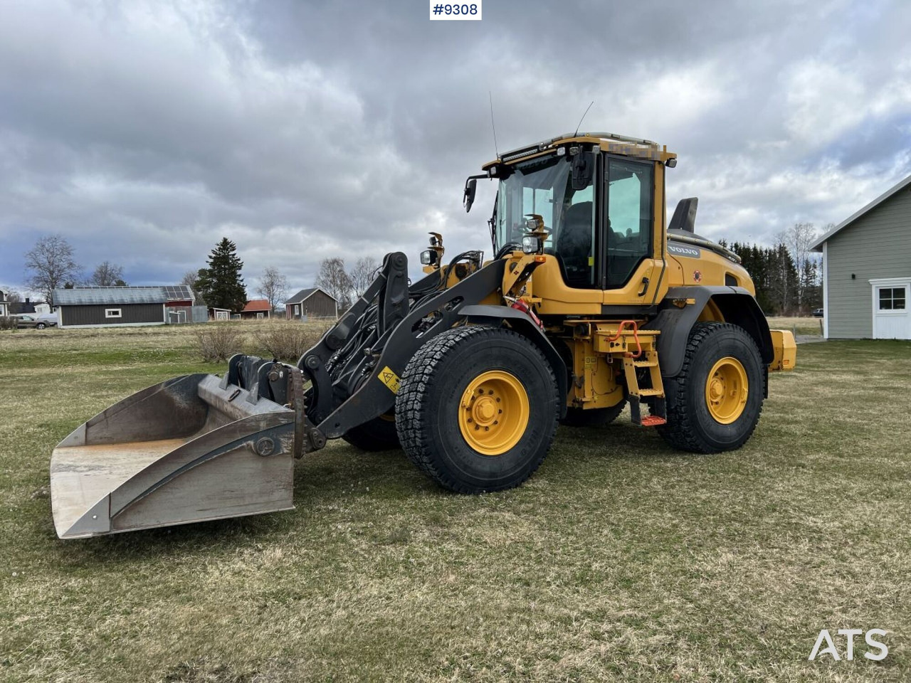 Volvo L60 H Wheel loader with grading bucket (VIDEO) - Chargeuse sur pneus: photos 1 Volvo L60 H Wheel loader with grading bucket (VIDEO) - Chargeuse sur pneus: photos 1