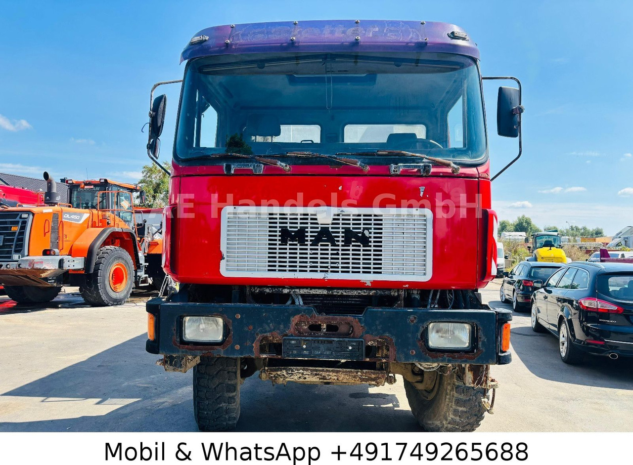 MAN F10 BB 6x6 Bindemittelstreuer *Manual/Analog - Camion: photos 2 MAN F10 BB 6x6 Bindemittelstreuer *Manual/Analog - Camion: photos 2