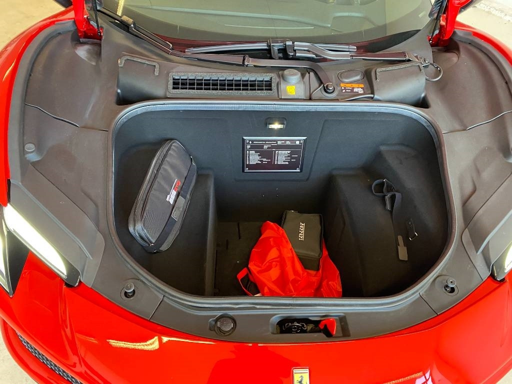 Voiture Ferrari 296 GTB Origine Françaises TVA Récupérable neuve: photos 17 Voiture Ferrari 296 GTB Origine Françaises TVA Récupérable neuve: photos 17