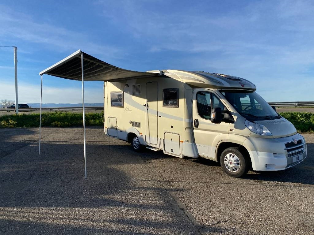 Fiat BURSTNER Privilège T615-DUCATO 130 M/Jet endommagé - Camping-car profilé: photos 4 Fiat BURSTNER Privilège T615-DUCATO 130 M/Jet endommagé - Camping-car profilé: photos 4