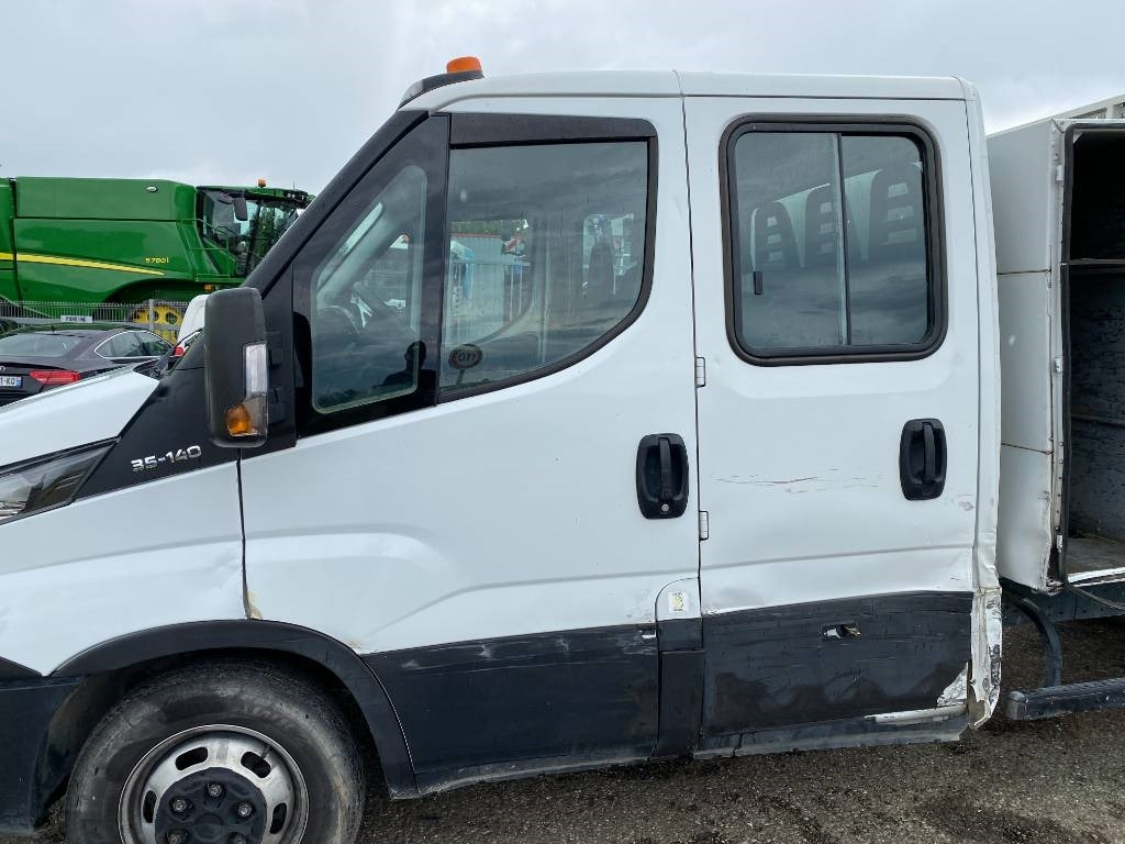 Utilitaire benne, Utilitaire double cabine Iveco DAILY 35-140 C14 2.3D/140 / JPM VULCAIN endommagé: photos 22 Utilitaire benne, Utilitaire double cabine Iveco DAILY 35-140 C14 2.3D/140 / JPM VULCAIN endommagé: photos 22