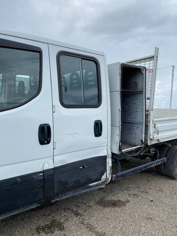 Utilitaire benne, Utilitaire double cabine Iveco DAILY 35-140 C14 2.3D/140 / JPM VULCAIN endommagé: photos 12 Utilitaire benne, Utilitaire double cabine Iveco DAILY 35-140 C14 2.3D/140 / JPM VULCAIN endommagé: photos 12