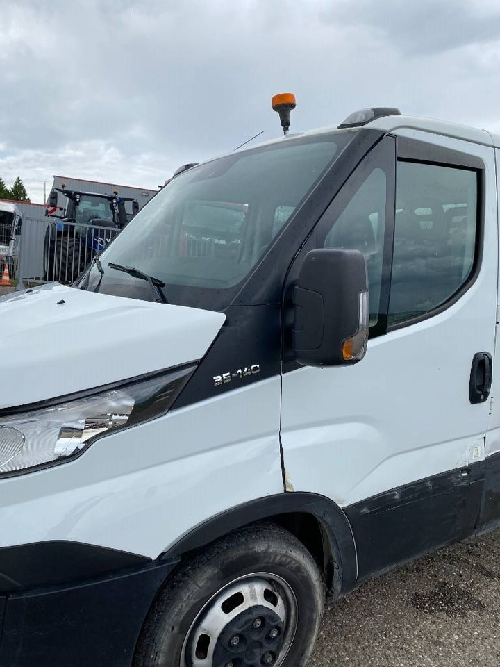 Utilitaire benne, Utilitaire double cabine Iveco DAILY 35-140 C14 2.3D/140 / JPM VULCAIN endommagé: photos 21 Utilitaire benne, Utilitaire double cabine Iveco DAILY 35-140 C14 2.3D/140 / JPM VULCAIN endommagé: photos 21