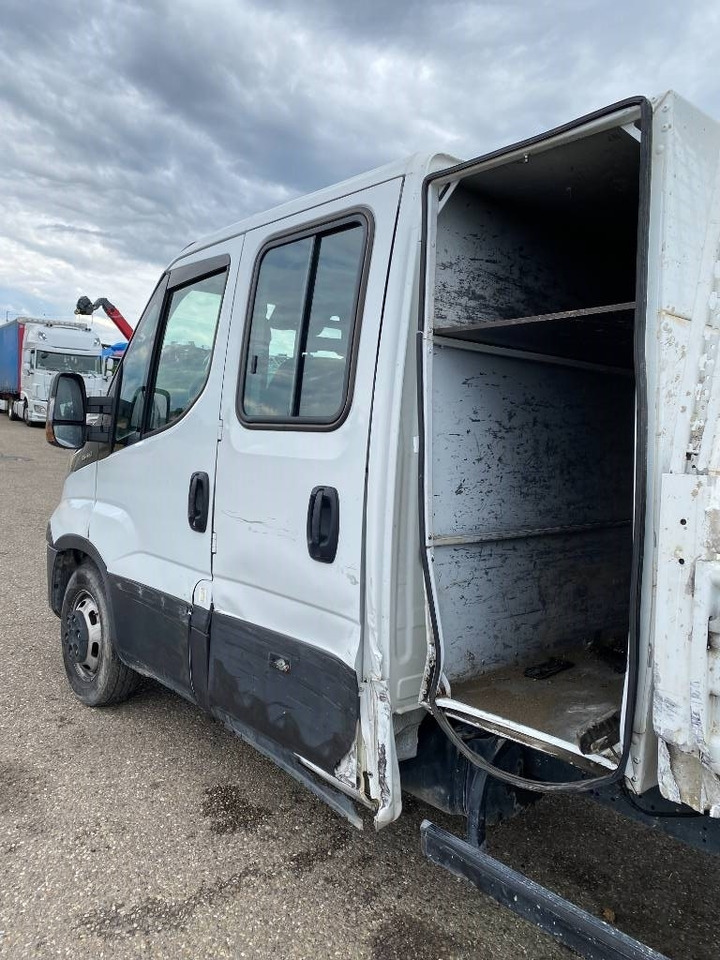 Utilitaire benne, Utilitaire double cabine Iveco DAILY 35-140 C14 2.3D/140 / JPM VULCAIN endommagé: photos 13 Utilitaire benne, Utilitaire double cabine Iveco DAILY 35-140 C14 2.3D/140 / JPM VULCAIN endommagé: photos 13