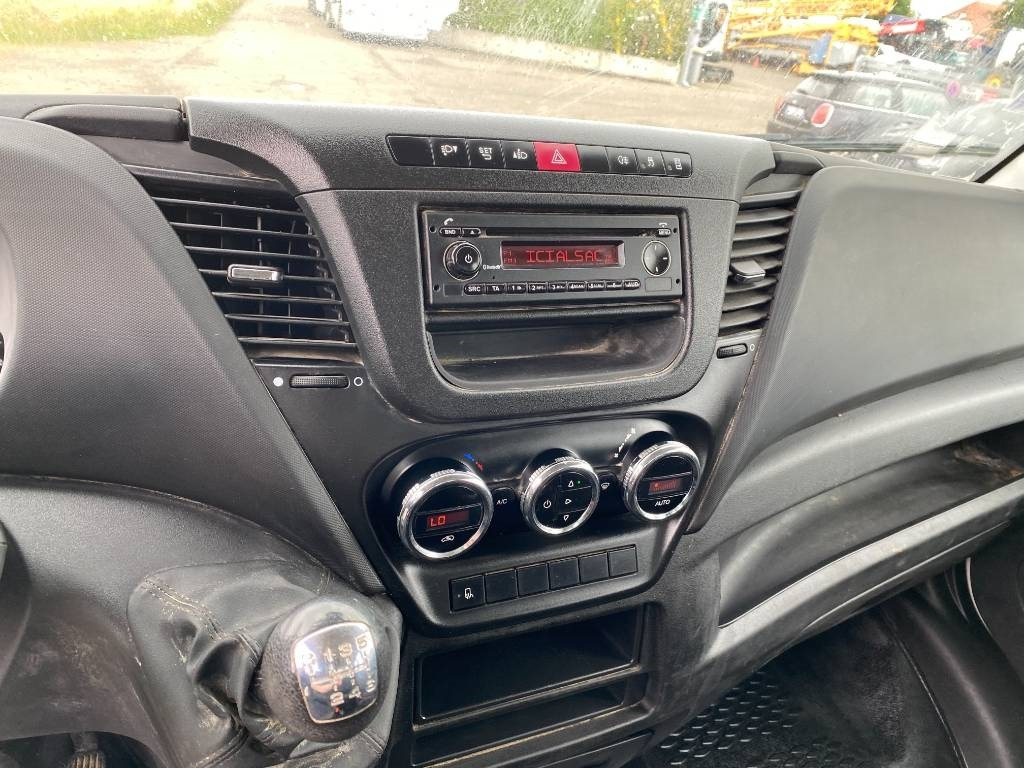 Utilitaire benne, Utilitaire double cabine Iveco DAILY 35-140 C14 2.3D/140 / JPM VULCAIN endommagé: photos 25 Utilitaire benne, Utilitaire double cabine Iveco DAILY 35-140 C14 2.3D/140 / JPM VULCAIN endommagé: photos 25