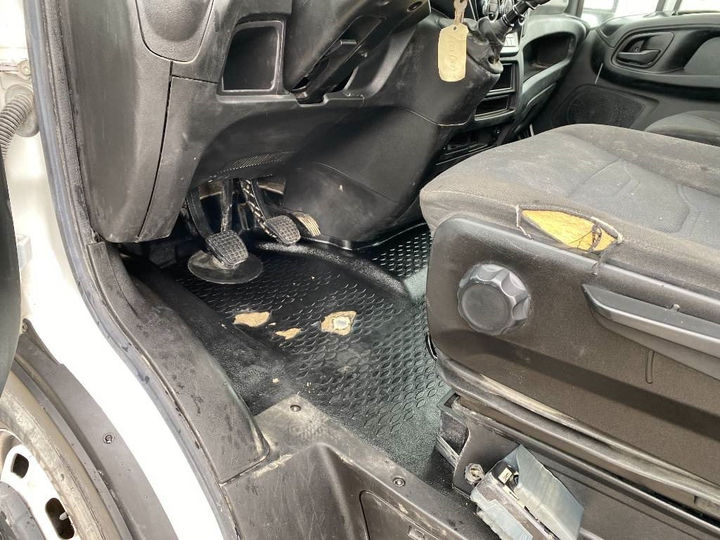 Utilitaire benne, Utilitaire double cabine Iveco DAILY 35-140 C14 2.3D/140 / JPM VULCAIN endommagé: photos 28 Utilitaire benne, Utilitaire double cabine Iveco DAILY 35-140 C14 2.3D/140 / JPM VULCAIN endommagé: photos 28