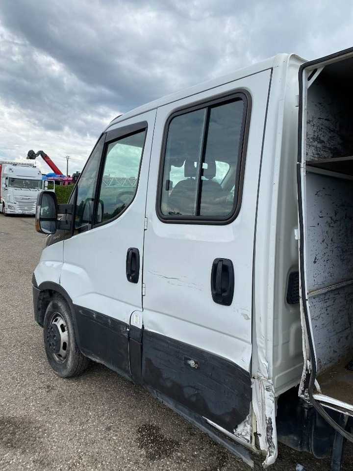 Utilitaire benne, Utilitaire double cabine Iveco DAILY 35-140 C14 2.3D/140 / JPM VULCAIN endommagé: photos 23 Utilitaire benne, Utilitaire double cabine Iveco DAILY 35-140 C14 2.3D/140 / JPM VULCAIN endommagé: photos 23