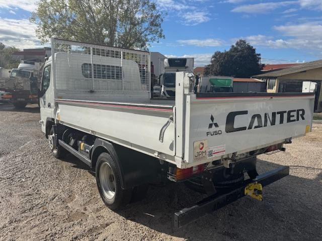 Mitsubishi Fuso CANTER 35C13 BENNE ARRIERE - Utilitaire benne: photos 4 Mitsubishi Fuso CANTER 35C13 BENNE ARRIERE - Utilitaire benne: photos 4