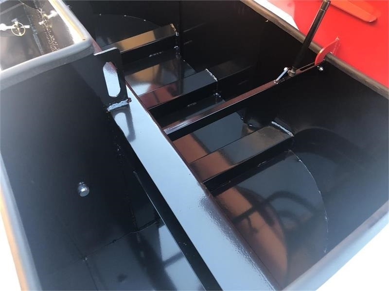 Case IH 1800 mm opbevaringskasse - Contrepoids: photos 3 Case IH 1800 mm opbevaringskasse - Contrepoids: photos 3