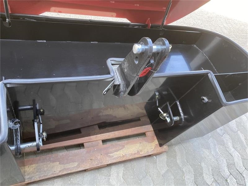 Case IH Frontvægtklods 1800 kg - Contrepoids: photos 3 Case IH Frontvægtklods 1800 kg - Contrepoids: photos 3