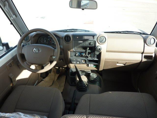 Toyota Land Cruiser 78 Metal top hzj 78 ambulance 4.2L Diesel Manual - SUV: photos 4 Toyota Land Cruiser 78 Metal top hzj 78 ambulance 4.2L Diesel Manual - SUV: photos 4