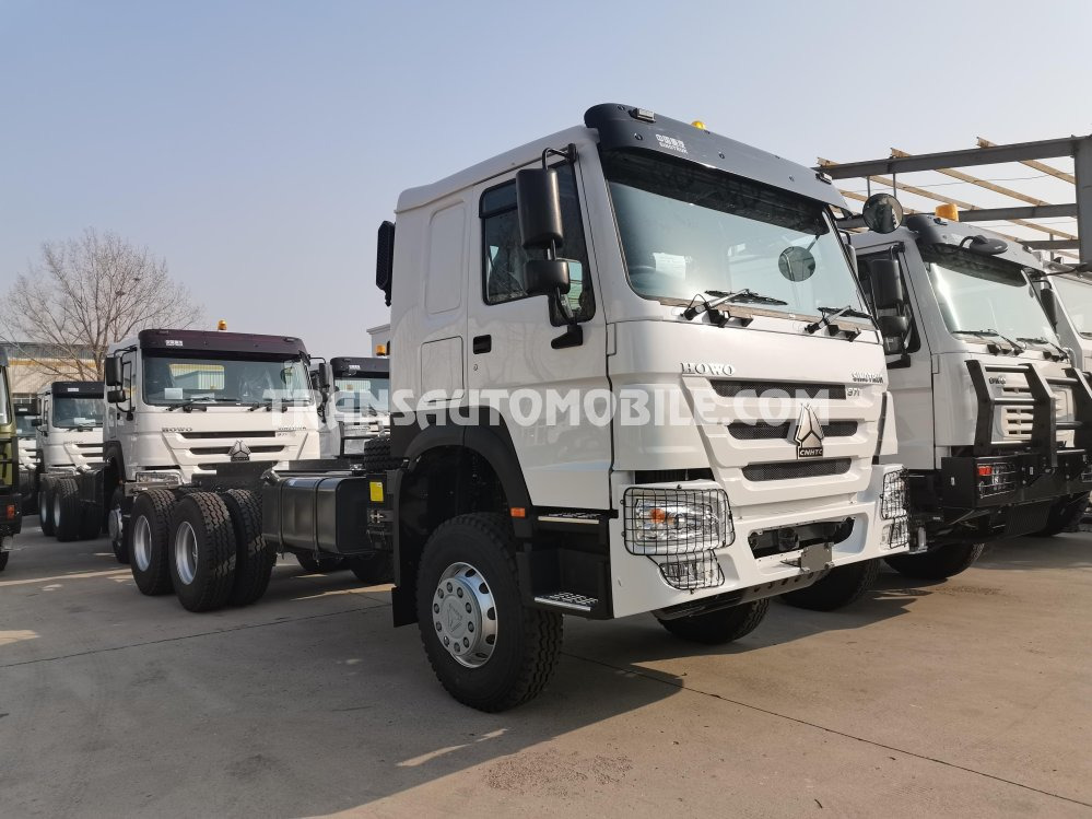 Sinotruk HOWO 6X6 ALL-WHEEL DRIVE - Tracteur routier: photos 1 Sinotruk HOWO 6X6 ALL-WHEEL DRIVE - Tracteur routier: photos 1
