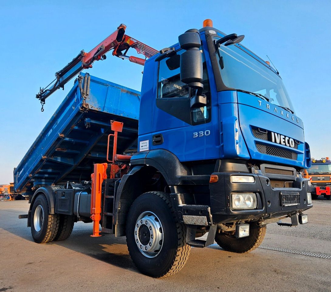 Iveco Trakker 190T33 4x4 Euro5 Kran Atlas 120.2E Funk - Camion benne, Camion grue: photos 1 Iveco Trakker 190T33 4x4 Euro5 Kran Atlas 120.2E Funk - Camion benne, Camion grue: photos 1