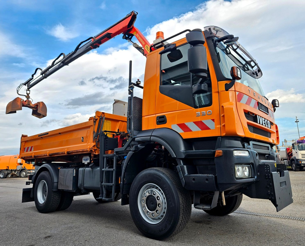 Iveco Trakker 190T33 4x4 Euro5 Kran Palfinger Funk - Camion benne, Camion grue: photos 3 Iveco Trakker 190T33 4x4 Euro5 Kran Palfinger Funk - Camion benne, Camion grue: photos 3