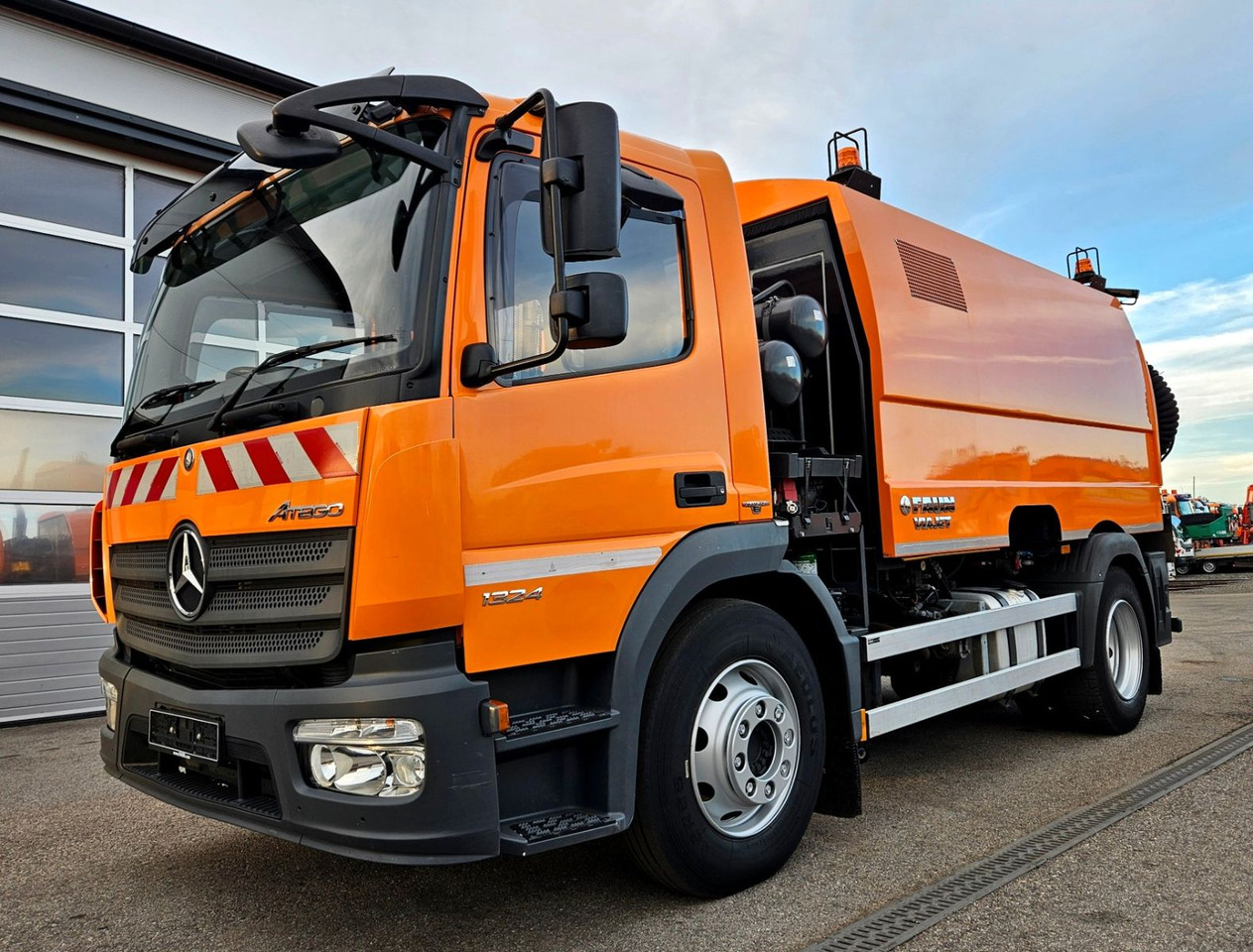 Mercedes-Benz Atego 1324 Euro6 FAUN Viajet 6 Aufbaumotor - Balayeuse de voirie: photos 4 Mercedes-Benz Atego 1324 Euro6 FAUN Viajet 6 Aufbaumotor - Balayeuse de voirie: photos 4