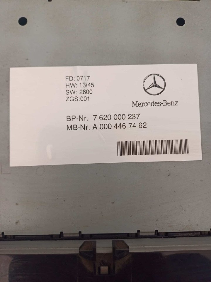 Autoradio Mercedes-Benz Actros MP4 - Système électrique: photos 2 Autoradio Mercedes-Benz Actros MP4 - Système électrique: photos 2