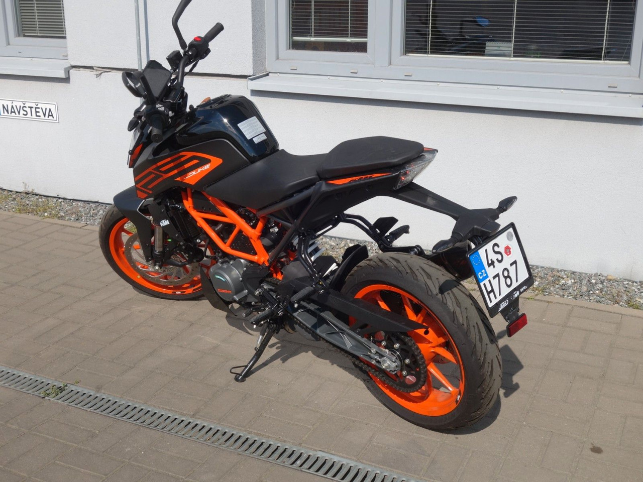 KTM Duke 125 Original 905 km !!! - Motocyclette: photos 4 KTM Duke 125 Original 905 km !!! - Motocyclette: photos 4