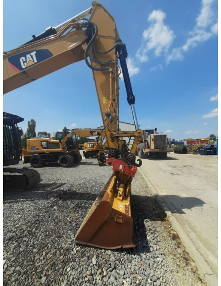 Pelle sur chenille CAT 323FL: photos 10