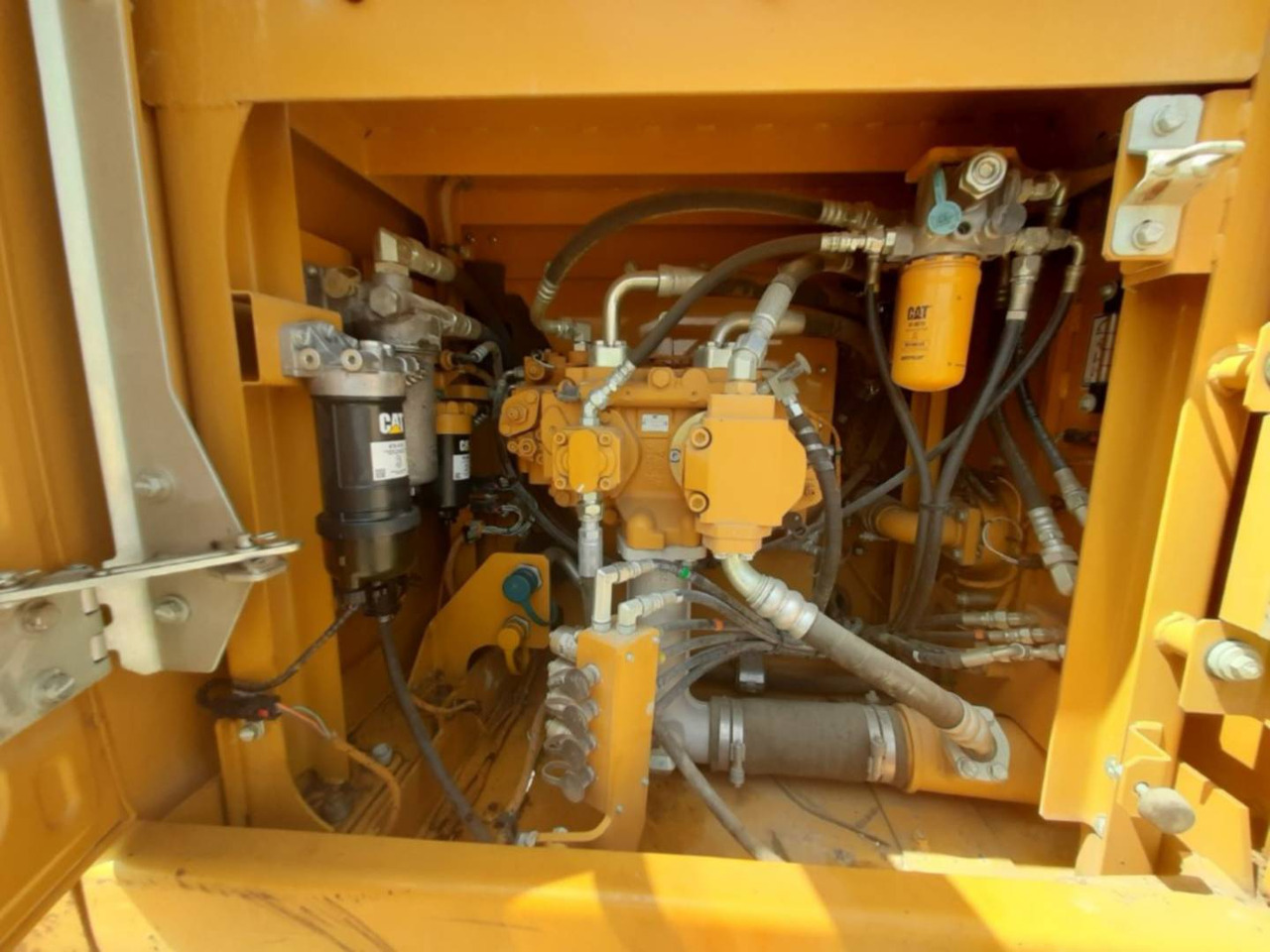 Pelle sur chenille CAT 323FL: photos 15