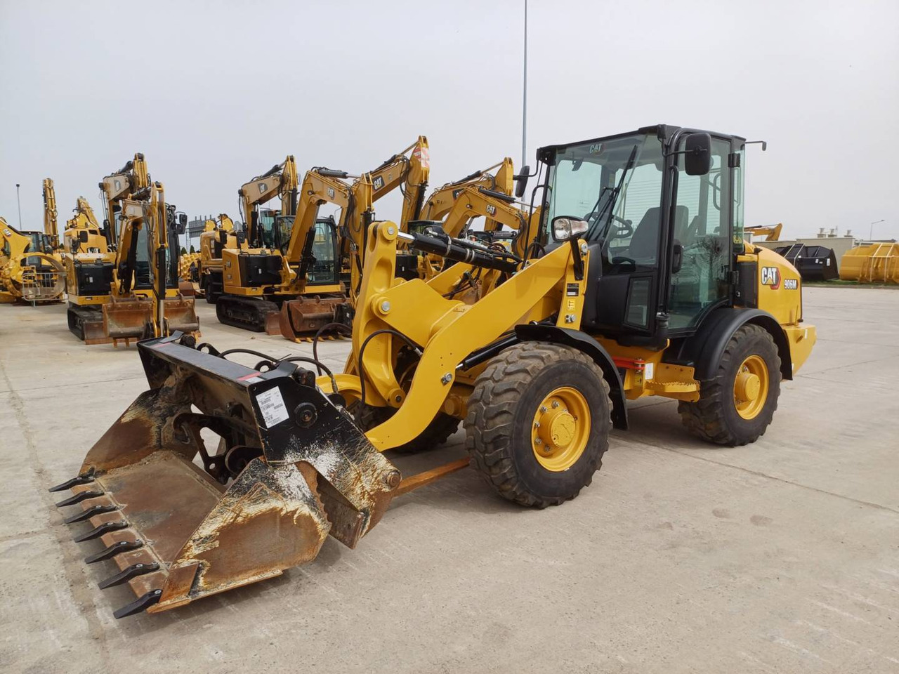 CAT 906 M - Chargeuse sur pneus: photos 1 CAT 906 M - Chargeuse sur pneus: photos 1