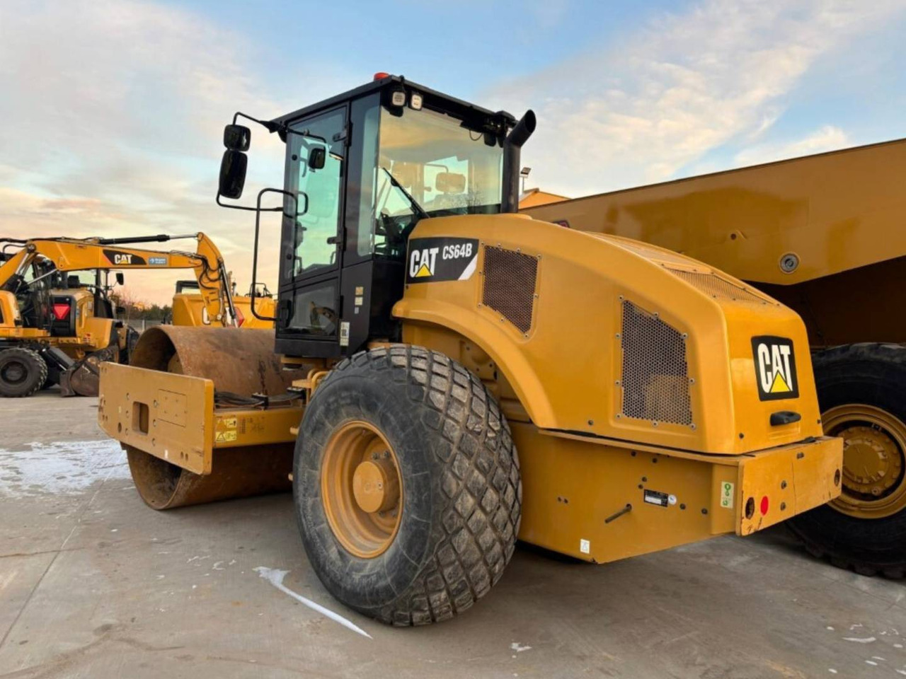 CAT CS64B - Compacteur à pieds de mouton/ Monocylindre: photos 4 CAT CS64B - Compacteur à pieds de mouton/ Monocylindre: photos 4