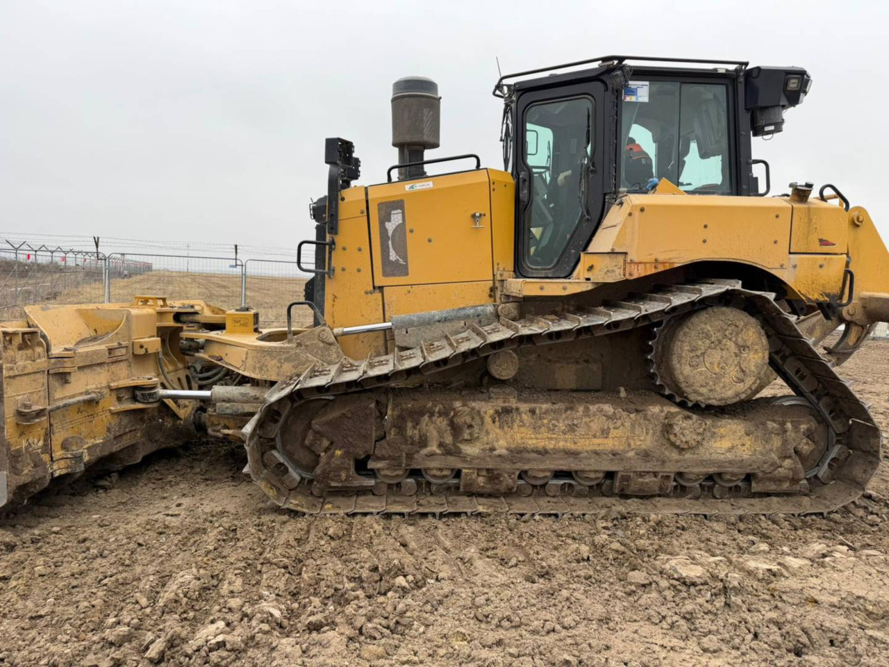 CAT D6 - Bulldozer: photos 1 CAT D6 - Bulldozer: photos 1