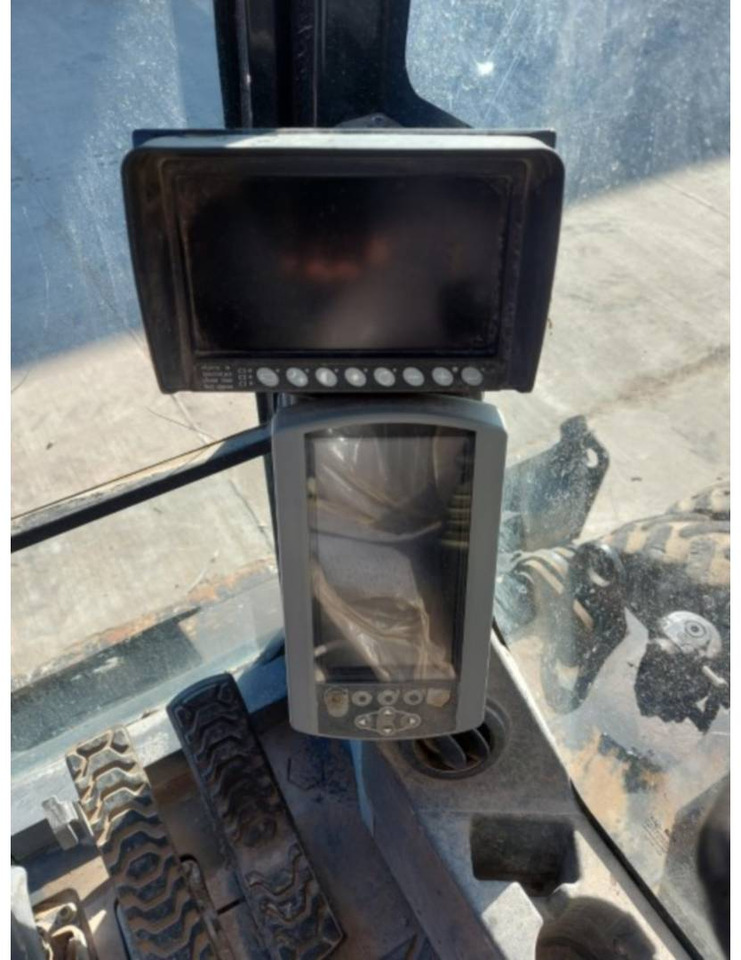 Pelle sur pneus CAT M315F: photos 17