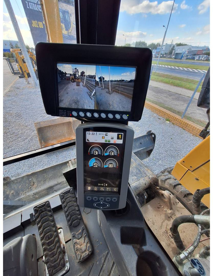 CAT M318F - Pelle sur pneus: photos 5 CAT M318F - Pelle sur pneus: photos 5