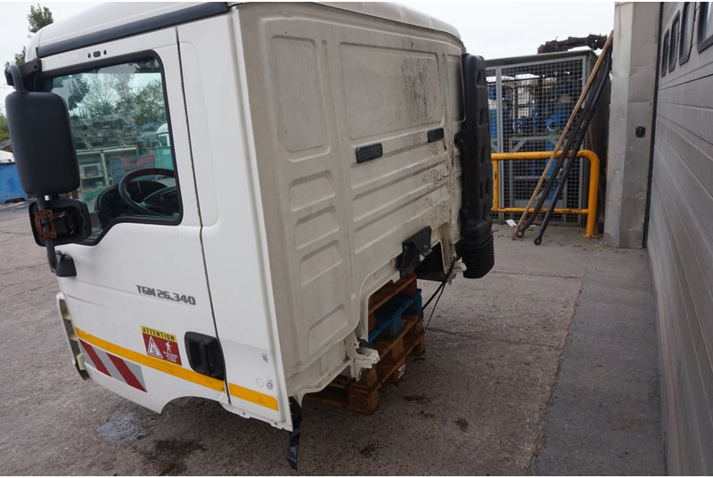 MAN F99L10 TGM 6 CYL 81.60000-7786 - Cabine et intérieur pour Camion: photos 4 MAN F99L10 TGM 6 CYL 81.60000-7786 - Cabine et intérieur pour Camion: photos 4