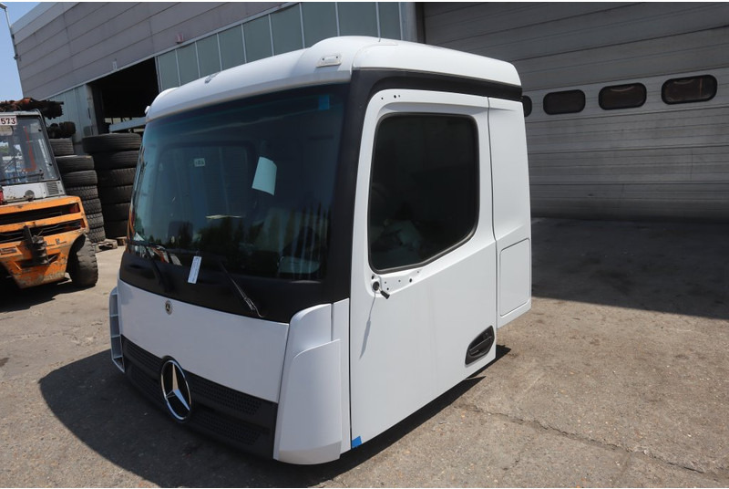 Mercedes-Benz AROCS M-CAB CLASSICSPACE 2.3 M - Cabine et intérieur pour Camion: photos 2 Mercedes-Benz AROCS M-CAB CLASSICSPACE 2.3 M - Cabine et intérieur pour Camion: photos 2