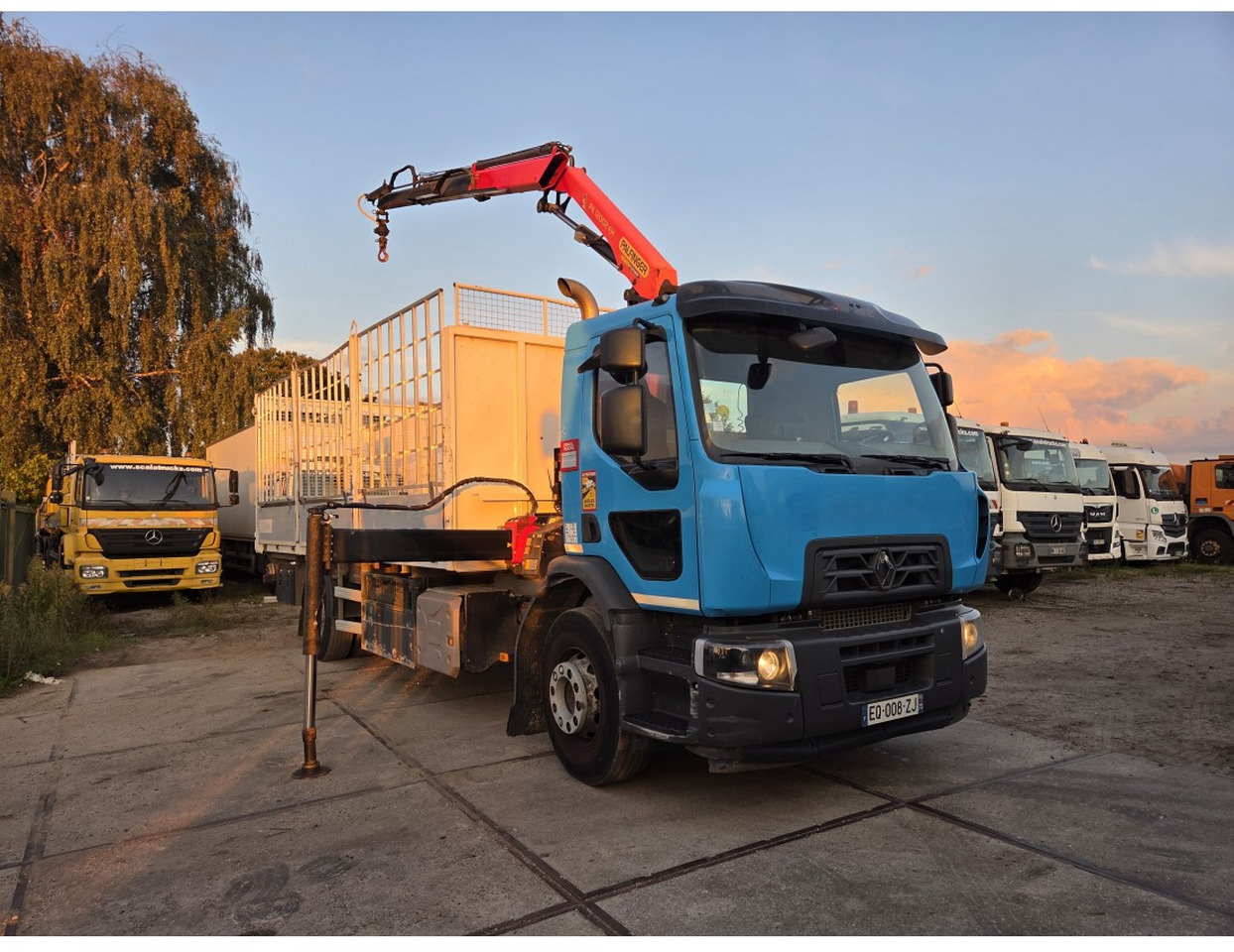 Renault C 280 4X2 Palfinger PK12002 EH Kran Crane Remote Control Automat flatbed truck - Camion plateau, Camion grue: photos 4 Renault C 280 4X2 Palfinger PK12002 EH Kran Crane Remote Control Automat flatbed truck - Camion plateau, Camion grue: photos 4