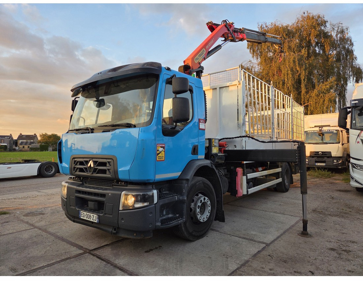 Renault C 280 4X2 Palfinger PK12002 EH Kran Crane Remote Control Automat flatbed truck - Camion plateau, Camion grue: photos 1 Renault C 280 4X2 Palfinger PK12002 EH Kran Crane Remote Control Automat flatbed truck - Camion plateau, Camion grue: photos 1