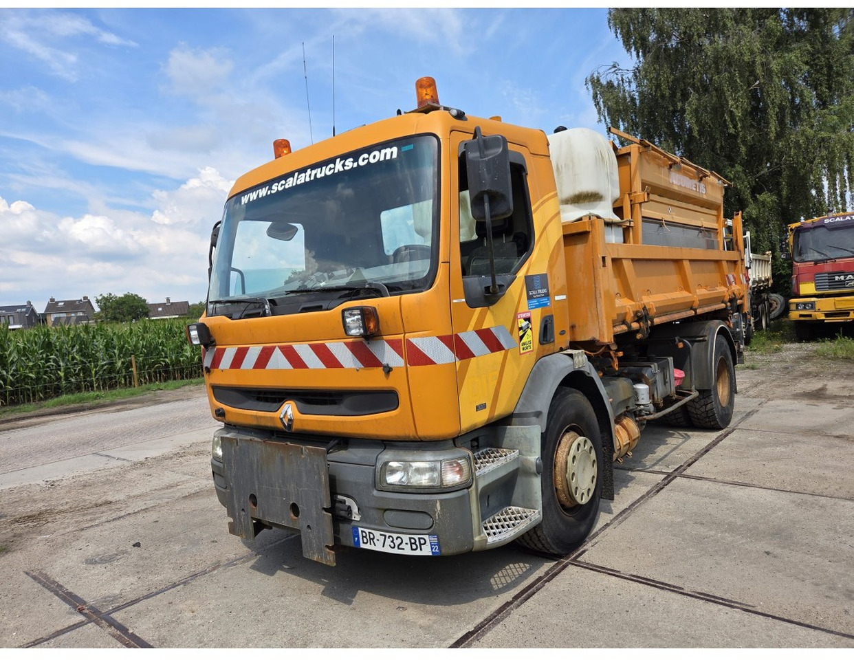 Renault Premium 300 4x2 Tipper Gritter Manual Gearbox Mechanical pump Pomp - Camion benne: photos 1 Renault Premium 300 4x2 Tipper Gritter Manual Gearbox Mechanical pump Pomp - Camion benne: photos 1
