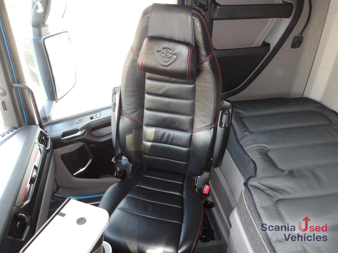 SCANIA S 590 NB - V8 - FULL AIR - HYDRAULIK - LEDER - - Tracteur routier: photos 3 SCANIA S 590 NB - V8 - FULL AIR - HYDRAULIK - LEDER - - Tracteur routier: photos 3