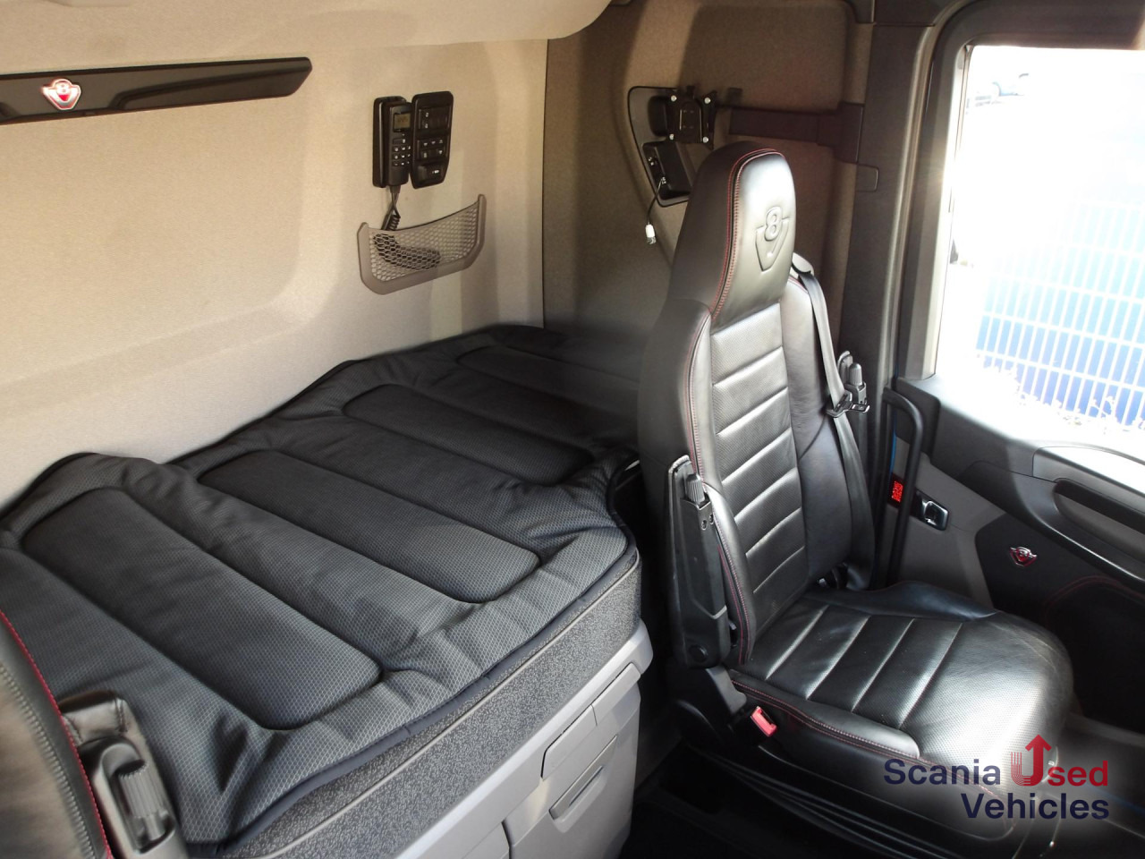 SCANIA S 590 NB - V8 - FULL AIR - HYDRAULIK - LEDER - - Tracteur routier: photos 2 SCANIA S 590 NB - V8 - FULL AIR - HYDRAULIK - LEDER - - Tracteur routier: photos 2